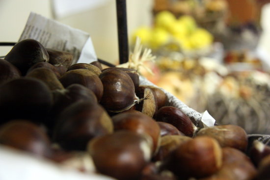 Raw chestnuts in an image from 2015 at Mercabarna (by Laura Fíguls)